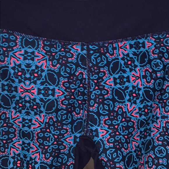 Fabletics crop leggings, size small - Picture 2 of 3